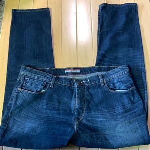 Great vintage jean with great design. Great condition. 40-32 size relaxed fit.
